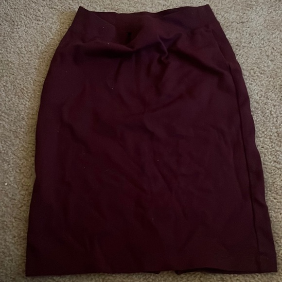 Red skirt - Picture 1 of 1